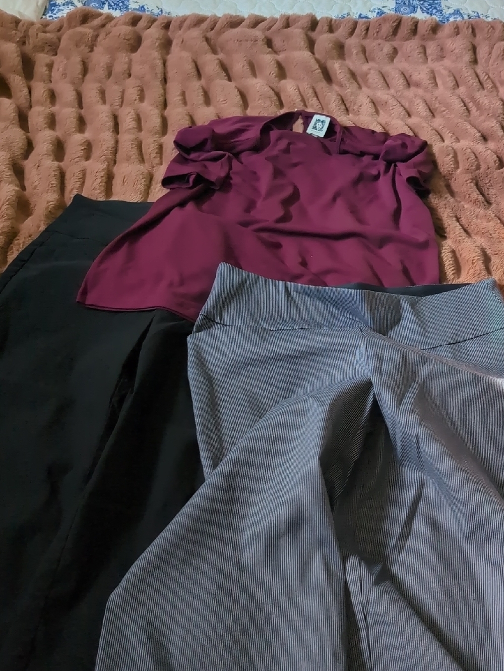 Closet Clean Out!!! A Bundle Of Anne Klein Top & 2 Pairs Women's Wide Leg Capris